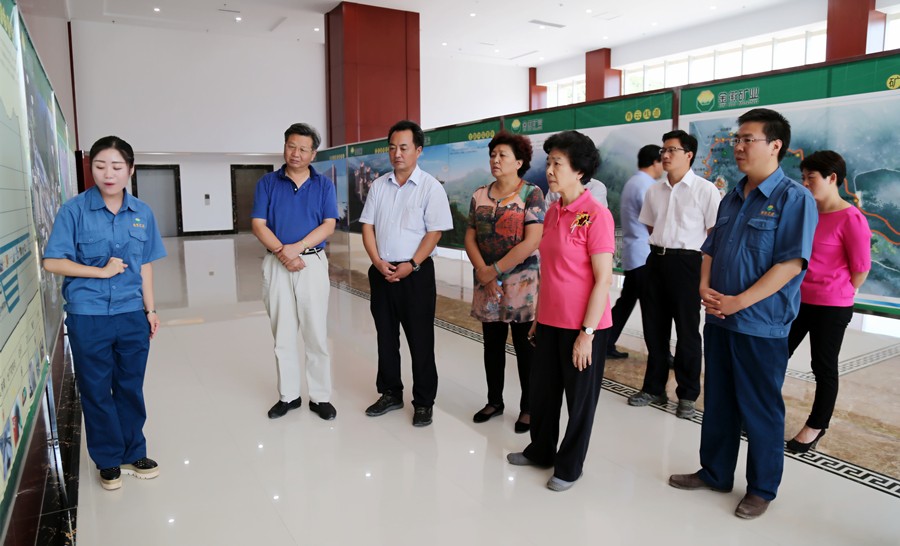 1-2015年8月，全国政协副主席、中国科学院院士王志珍一行莅临尊龙凯时股份调研。.jpg