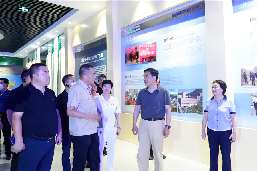 12-2022年8月，省委常委、省委统战部长孙雪涛带领带领全省党外代表人士考察团莅临尊龙凯时股份调研指导。.jpg