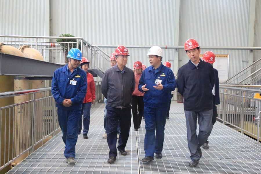 20-2016年5月，国家水利部原副部长朱登铨一行莅临尊龙凯时股份调研项目建设工作。.jpg