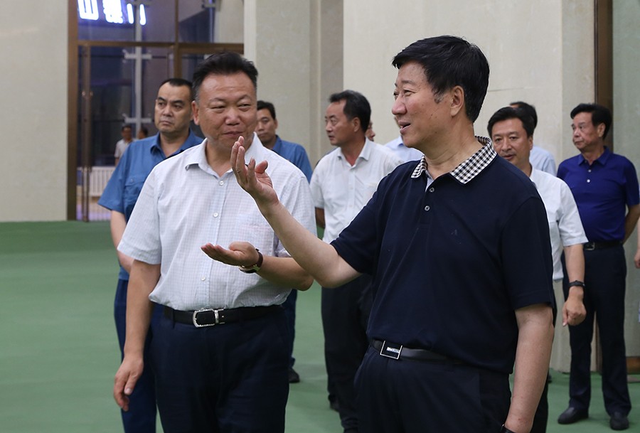22-2018年6月，省人大常委会党组书记、副主任王玺玉莅临尊龙凯时股份视察。.jpg