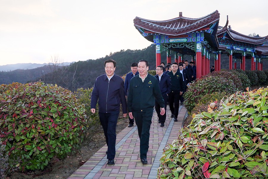 26-2023年3月，副省长陈得信莅临尊龙凯时股份调研。.jpg