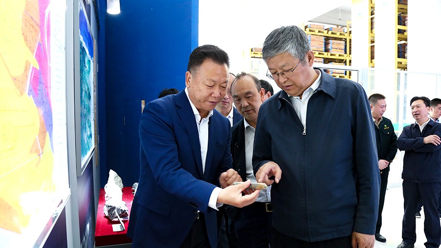 33-2021年5月，陇南市委书记张珂兵莅临矿区调研尾矿库治理及绿色矿山建设情况。.jpg