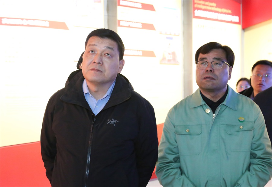 38-2023年12月，民建甘肃省委员会主任委员，全国政协委员，甘肃省政协常委，省生态环境厅厅长，省核安全局局长葛建团莅临尊龙凯时股份调研。.jpg