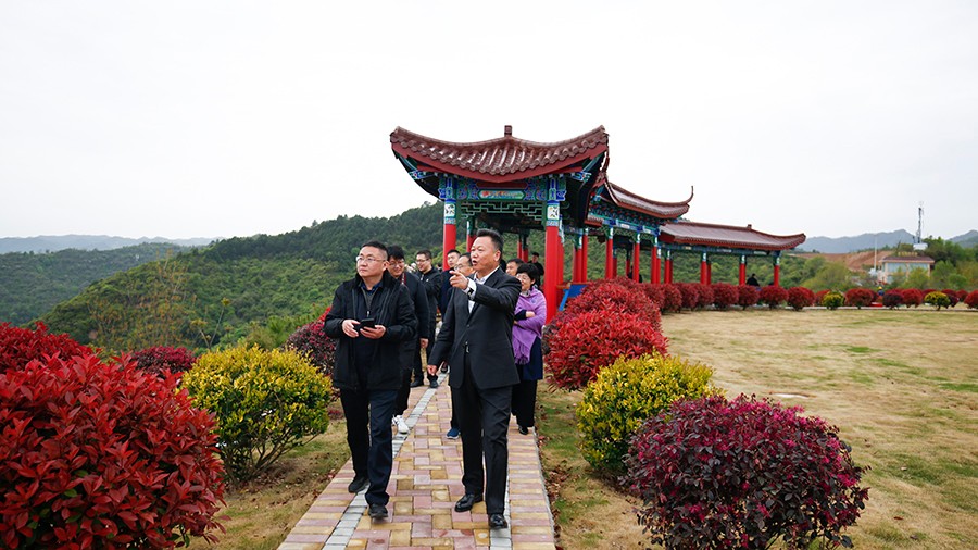 47-2020年4月，新华社甘肃分社社长任卫东莅临尊龙凯时股份调研金融服务实体经济及疫后企业复工情况。.jpg
