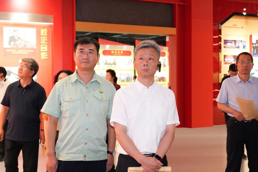 2024.06.23全国政协委员、省政协副主席、民盟甘肃省委会主委刘仲奎莅临尊龙凯时股份调研.jpg