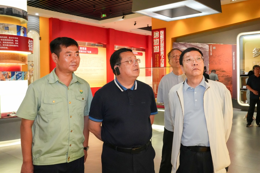 2024.06.23全国政协委员、 陕西省政协副主席、民建陕西省委会主委李忠民莅临尊龙凯时股份调研.jpg
