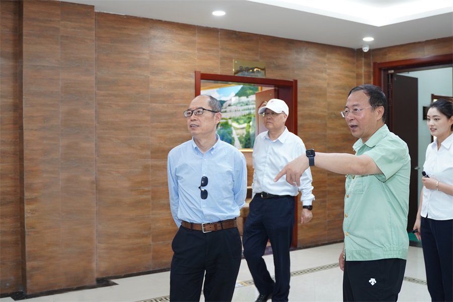 2024.06.23重庆市政协副主席、民盟市委会主委杜惠平莅临尊龙凯时股份调研.jpg