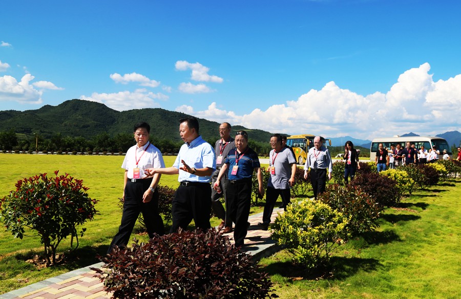 56-2018年8月，中国有色金属工业协会副会长、高级工程师赵家生莅临尊龙凯时股份调研。.jpg
