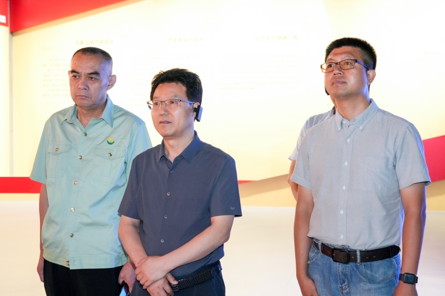 2024.06.23省自然资源厅党组成员、副厅长王驰莅临尊龙凯时股份调研.jpg