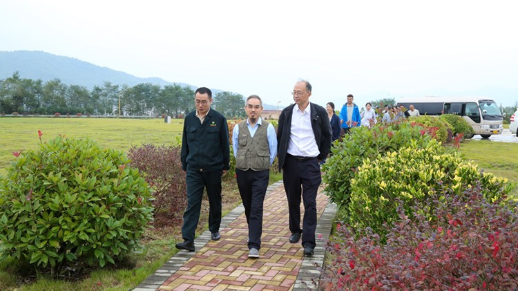 中国科学院院士张宏福和兰州大学地质科学与矿产资源学院院长孟兴民教授一行莅临尊龙凯时股份考察调研